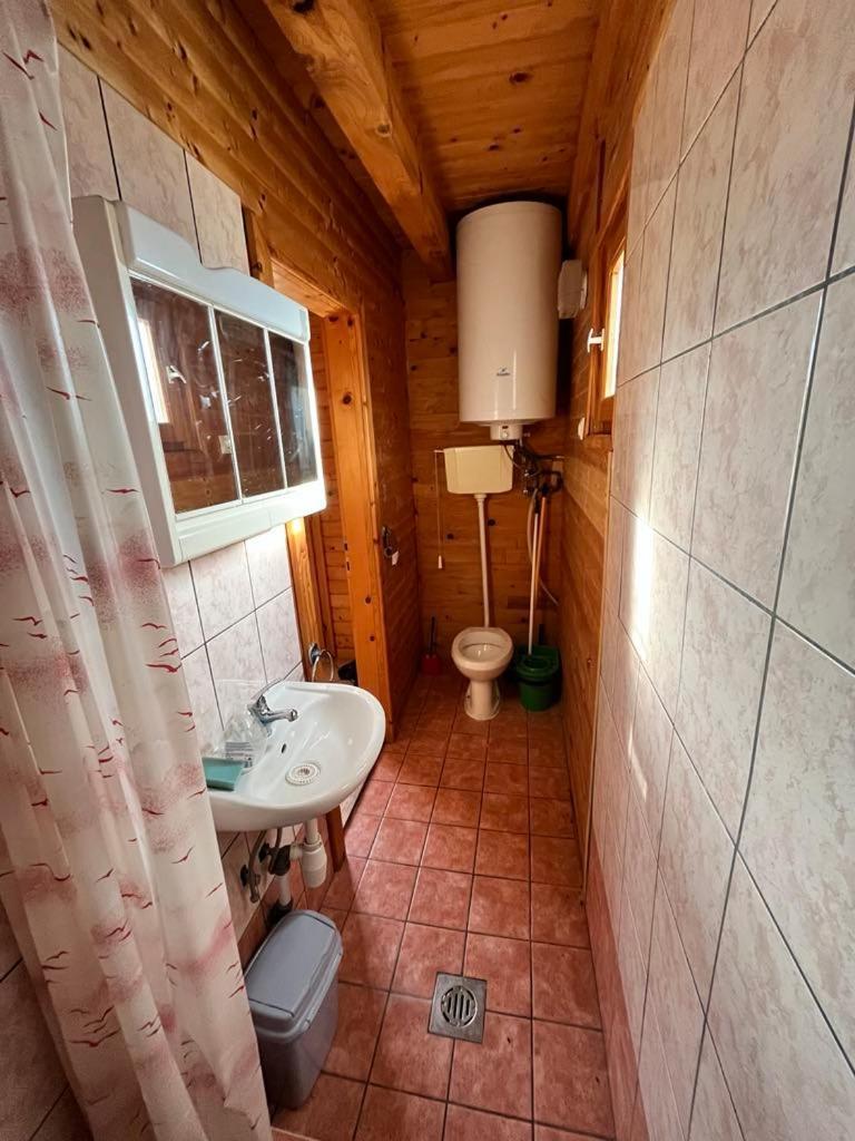 Almos Apartman Balatonfenyves Exterior foto